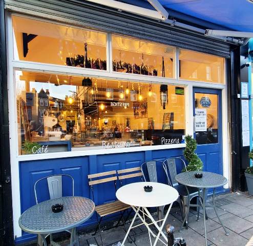 Charming Licensed Italian Restaurant in North London For Sale