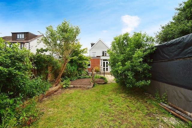 Newsagent & Off Licence in Waterlooville For Sale for Sale