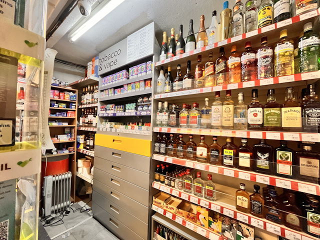 Virtually Freehold Convenience Store in Berkshire For Sale for Sale