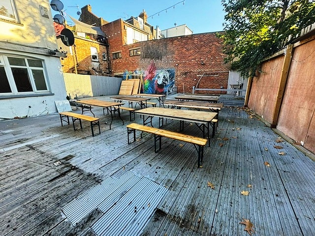 Closed Bar with Garden in Surrey For Sale for Sale