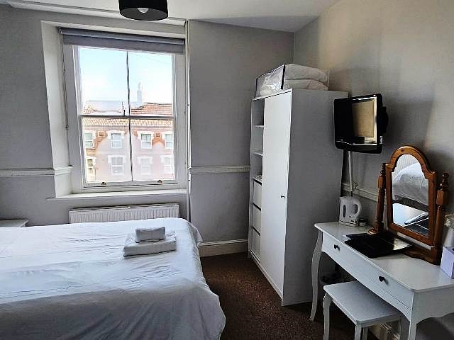 Hotel with Restaurant and Bar in Somerset For Sale for Sale