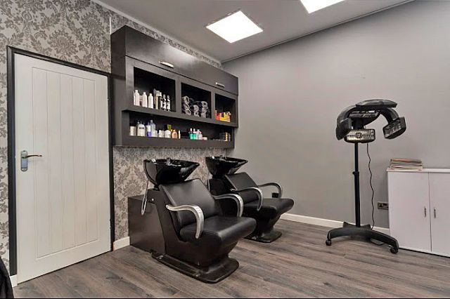 Sell a Hair and Nail Bar in North London For Sale