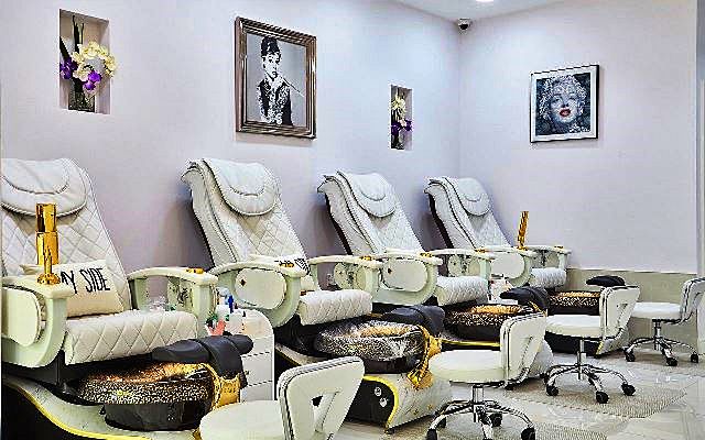 Award winning Beauty Salon in Central London For Sale for Sale