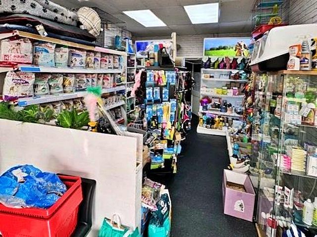 Pet Grooming and Shop plus Caf in Surrey For Sale