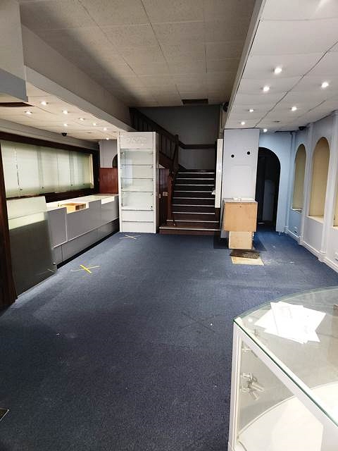 Buy a Empty premises was Jewellery Shop in Bedfordshire For Sale