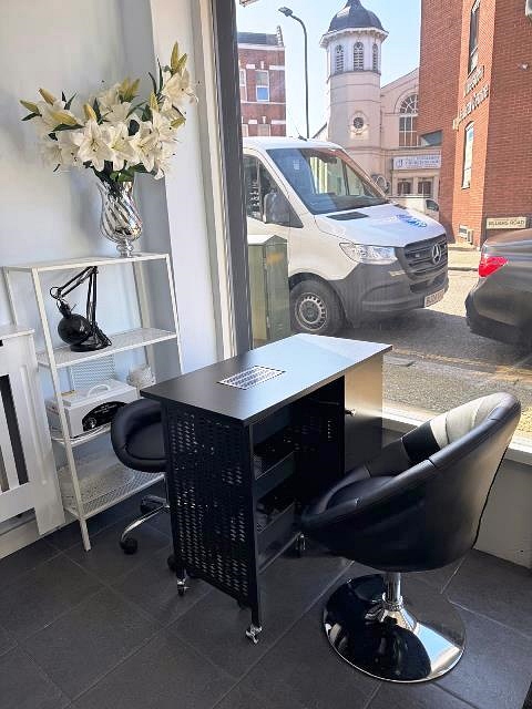 Hairdressing Salon with Treatment Room in North London For Sale for Sale