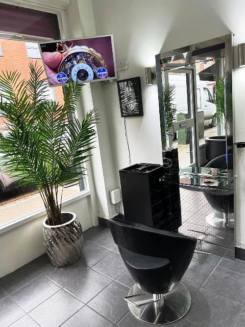 Hairdressing Salon with Treatment Room in North London For Sale for Sale