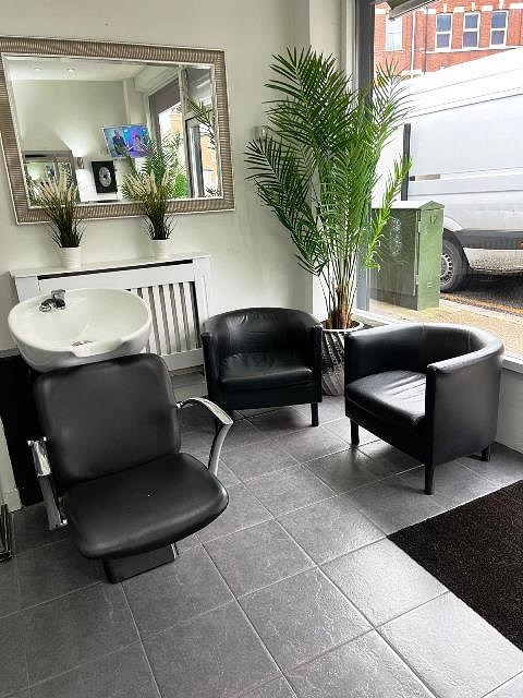 Hairdressing Salon with Treatment Room in North London For Sale for Sale