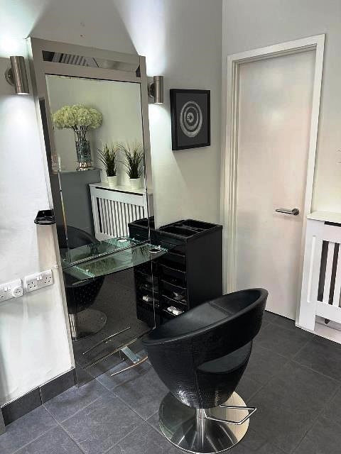 Hairdressing Salon with Treatment Room in North London For Sale for Sale