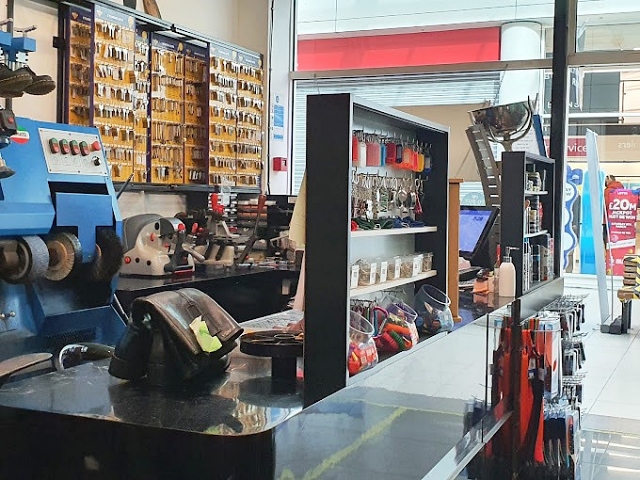 Dry Cleaners and Shoe Repairs Shop in Buckinghamshire For Sale