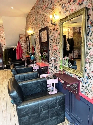 Most Attractive Hairdressing Salon in Surrey For Sale
