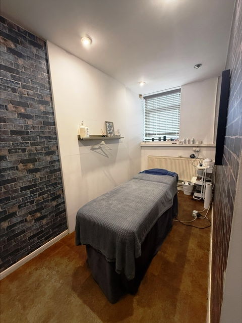 Detached Hair and Beauty Salon in Hampshire For Sale for Sale