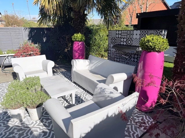 Retail or Catering Premises in Surrey For Sale for Sale