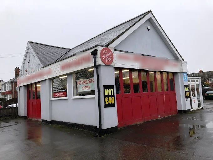 Buy a Garage plus MOT Garage in Lincolnshire For Sale