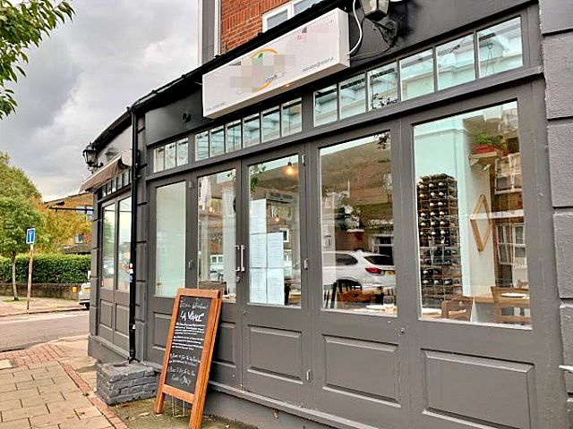 Attractive Restaurant in South London For Sale