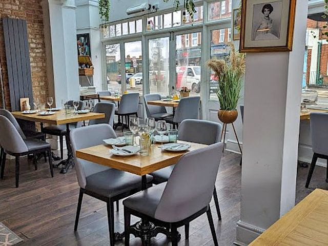 Buy a Attractive Restaurant in South London For Sale