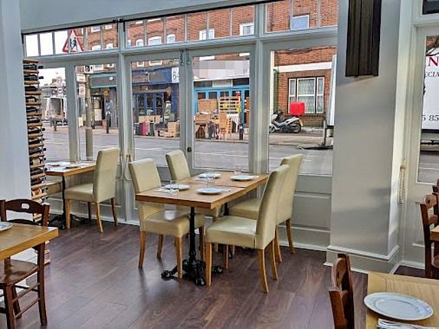 Attractive Restaurant in South London For Sale for Sale