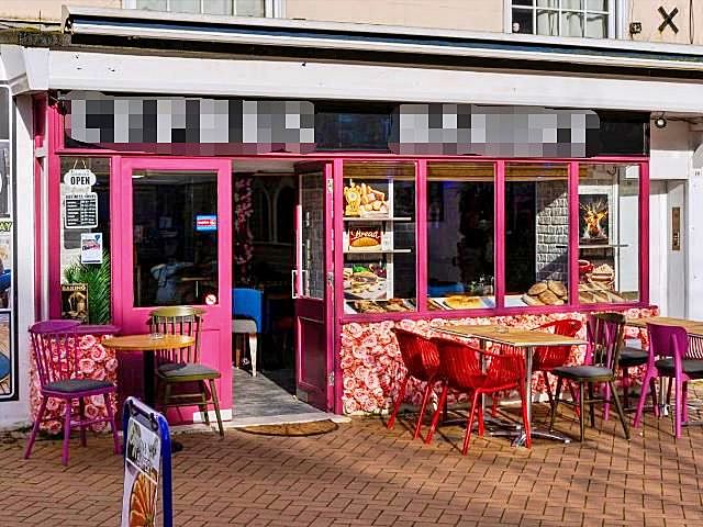 Full Staffed Bakery and Coffee Shop in Oxfordshire For Sale