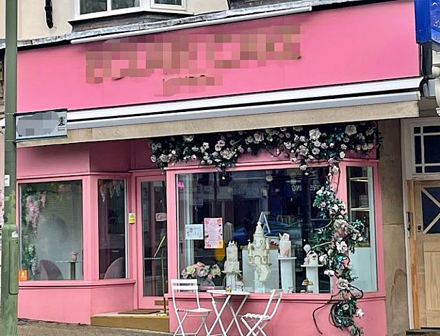 Cake and Coffee Shop in North London For Sale