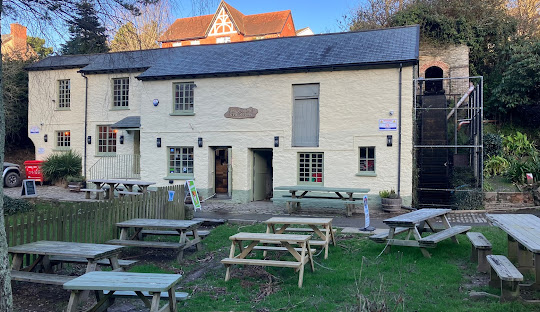 Picturesque Licensed Tea Room & Takeaway in Devon For Sale