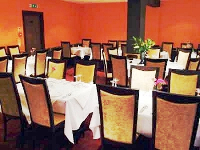 Renowned Indian Restaurant in Hertfordshire For Sale