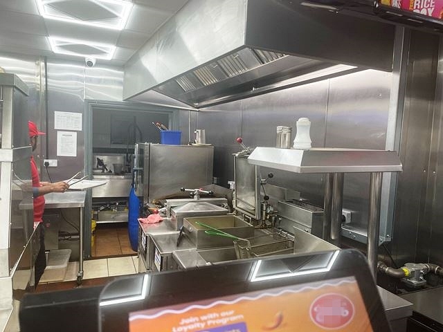 Modern Licensed Fast Food Takeaway in South London For Sale