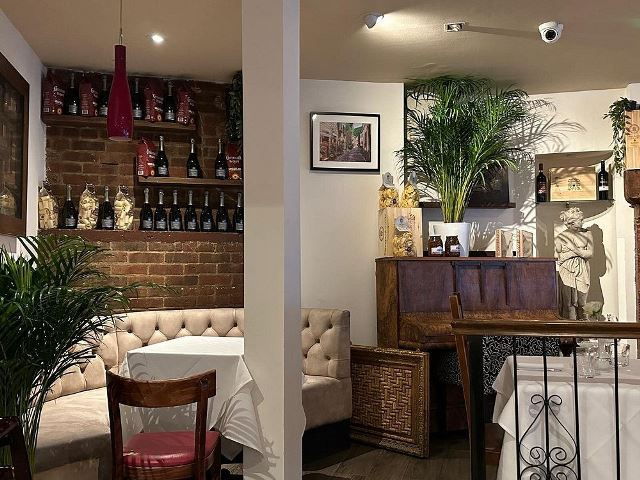Italian Restaurant and Bar in Leatherhead For Sale for Sale