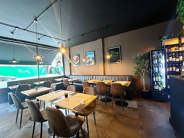 Sell a Café Restaurant plus Wine Bar in Surrey For Sale