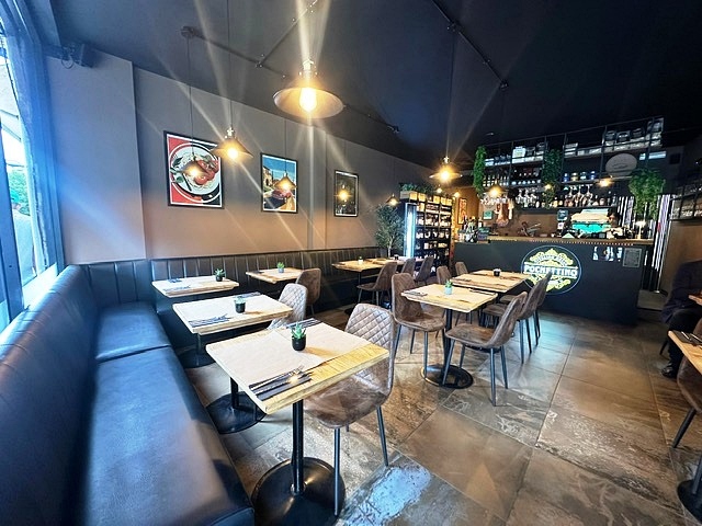 Café Restaurant plus Wine Bar in Surrey For Sale for Sale