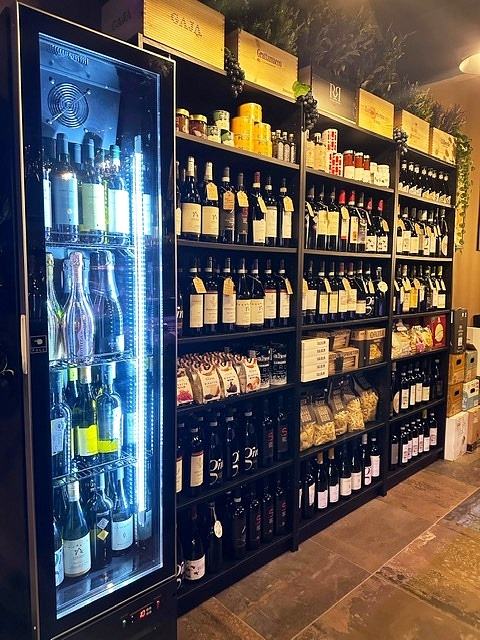 Café Restaurant plus Wine Bar in Surrey For Sale for Sale