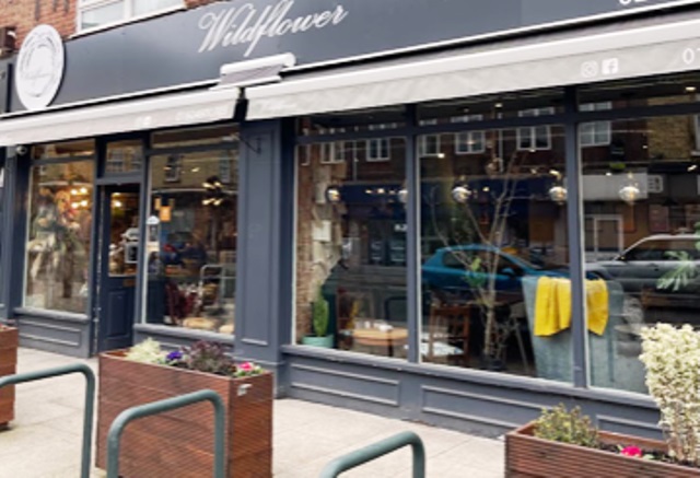 Immaculate Cafe in Middlesex for sale