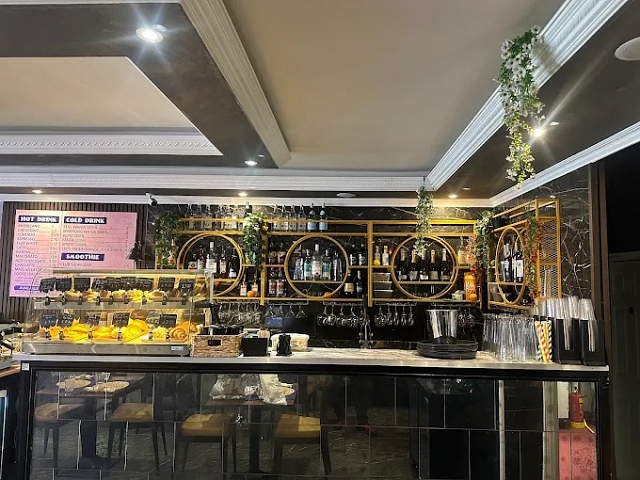 Italian Restaurant and Wine Bar in South London For Sale