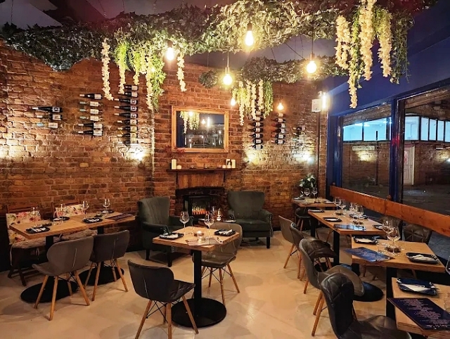 Licenced Caf and Wine Bar in South London For Sale