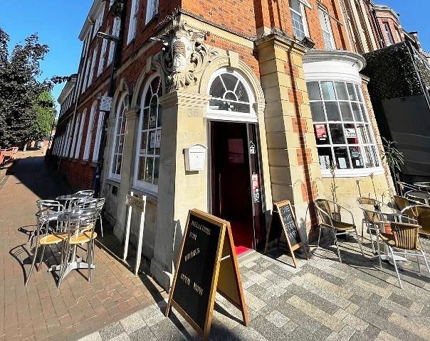COFFEE SHOP / COCKTAIL BAR WITH OUTSIDE SEATING AND 2.30AM LICENCE in Middlesex For Sale