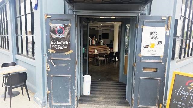 Licensed Pizza and Pasta Restaurant in South London For Sale