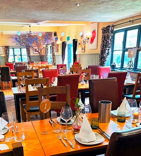 Large Restaurant and Pub with Car Park in Worcestershire For Sale for Sale