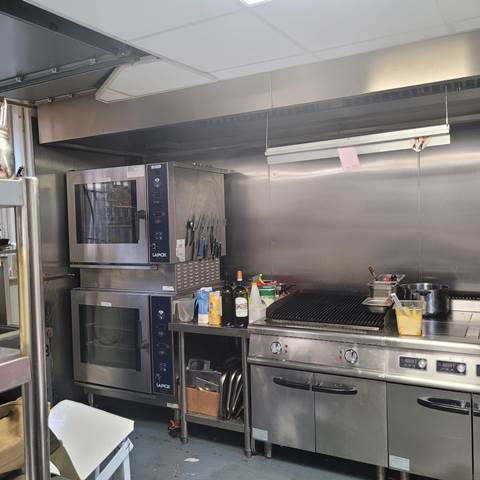Immaculate Licensed Restaurant in Surrey For Sale for Sale
