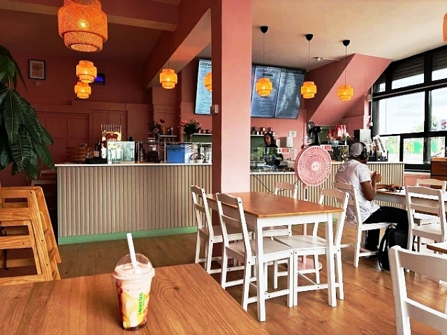 Sushi plus Juice Bar in South London For Sale