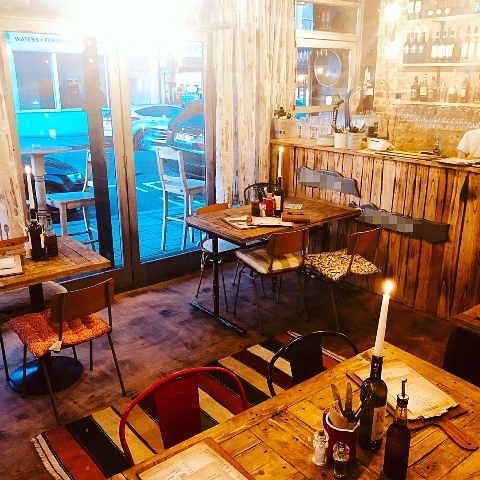 Italian Restaurant and takeaway with Off Licence in South London For Sale