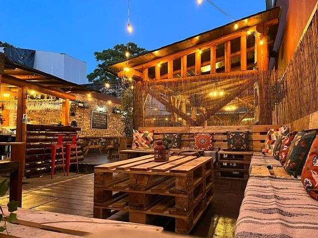 Sell a Italian Restaurant and takeaway with Off Licence in South London For Sale