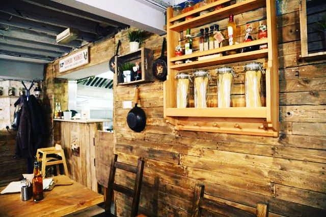 Italian Restaurant and takeaway with Off Licence in South London For Sale for Sale