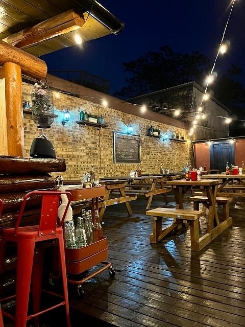 Italian Restaurant and takeaway with Off Licence in South London For Sale for Sale