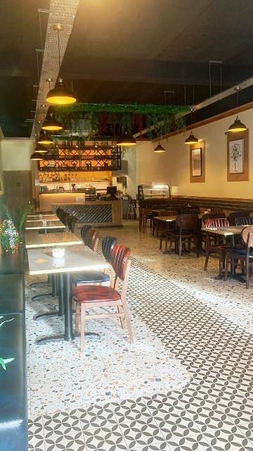 Licenced Cafe Restaurant in North London For Sale for Sale