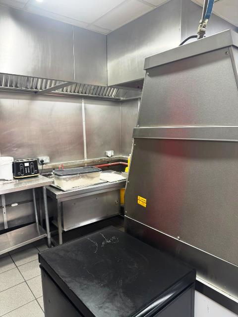 Chicken Shop with adjoining Convenience Store in South London For Sale for Sale