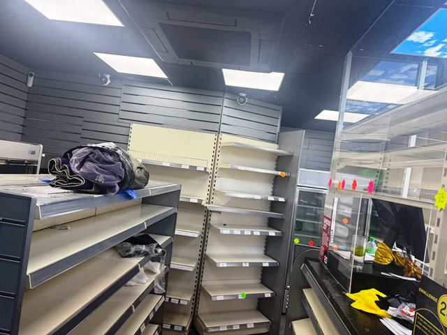 Chicken Shop with adjoining Convenience Store in South London For Sale for Sale