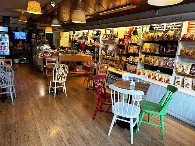 Coffee Shop, Sandwich Bar and Delicatessen in Surrey For Sale