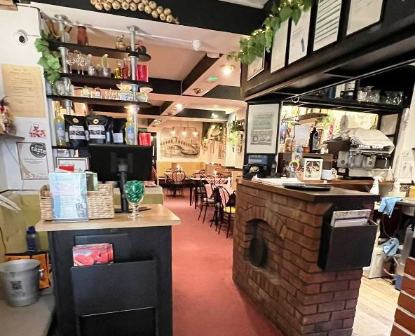 Italian Licensed Restaurant with Court Yard in Wiltshire For Sale for Sale