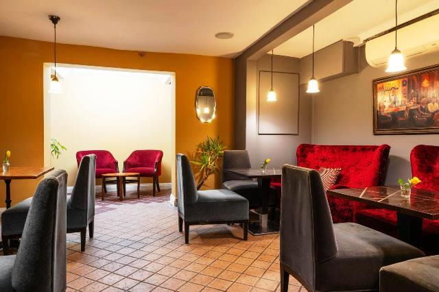 Air Conditioned Bar and Restaurant in South London For Sale