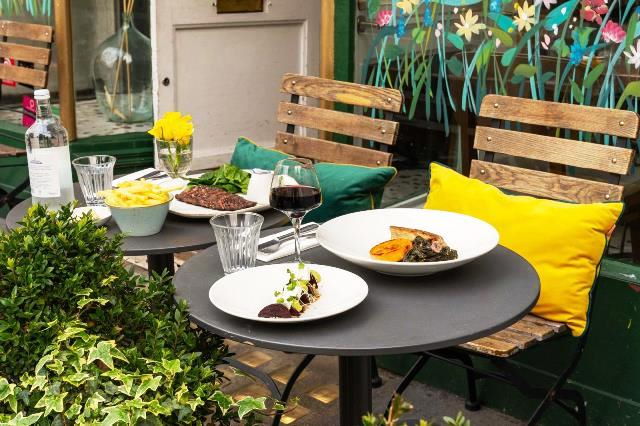 Buy a Air Conditioned Bar and Restaurant in South London For Sale