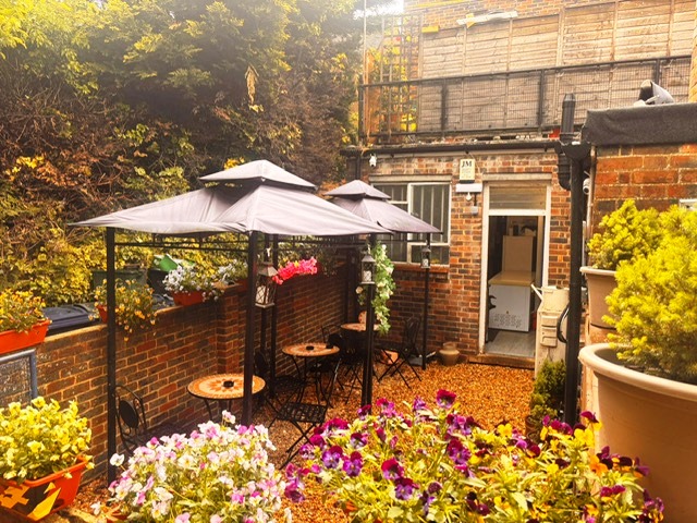 Immaculate Sandwich Bar in Buckinghamshire For Sale for Sale